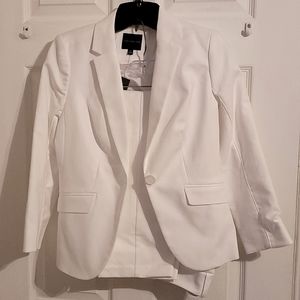 Complete white suit from the limited